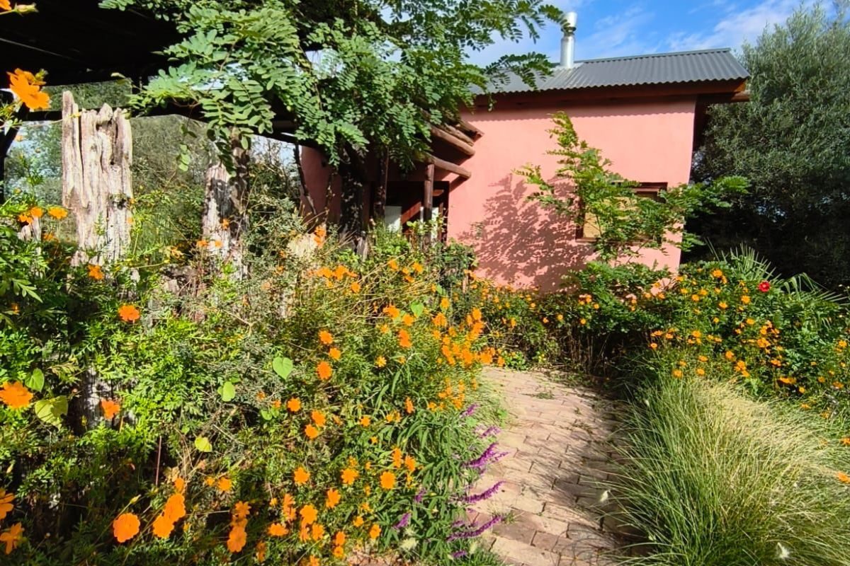 Jardín del complejo en Los Reartes